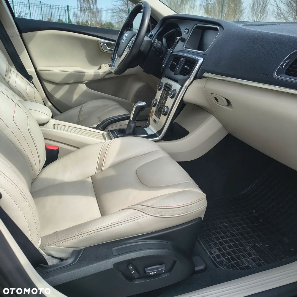 Volvo V40 D2 Drive-E Ocean Race - 8