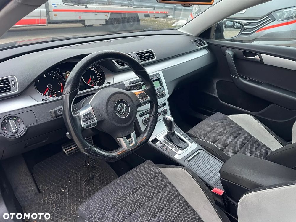 Volkswagen Passat 2.0 TDI DSG BlueMotion Technology R-Line - 12