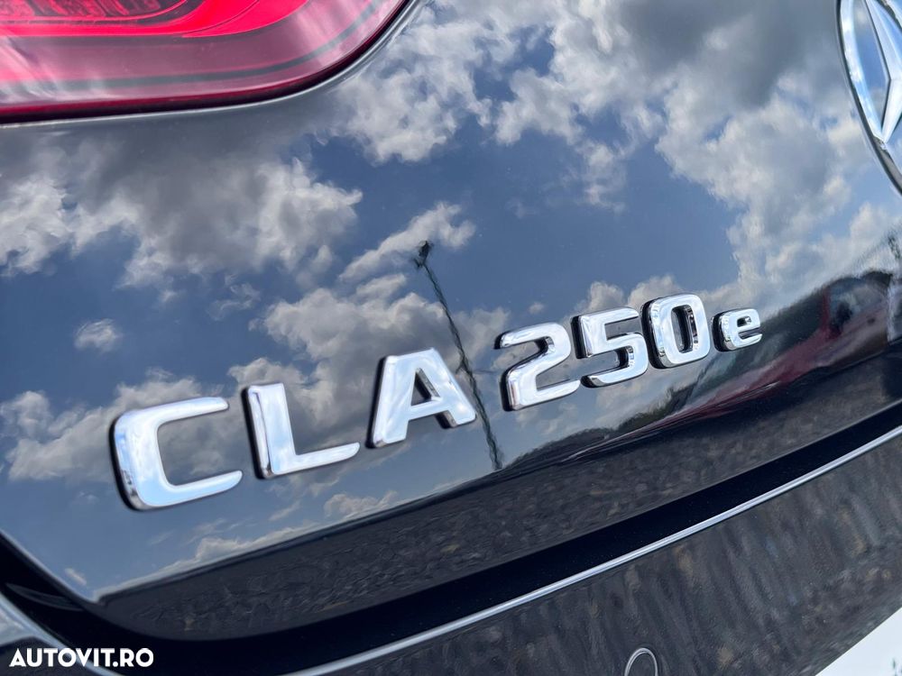 Mercedes-Benz A 250 e 8G-DCT AMG Line - 11