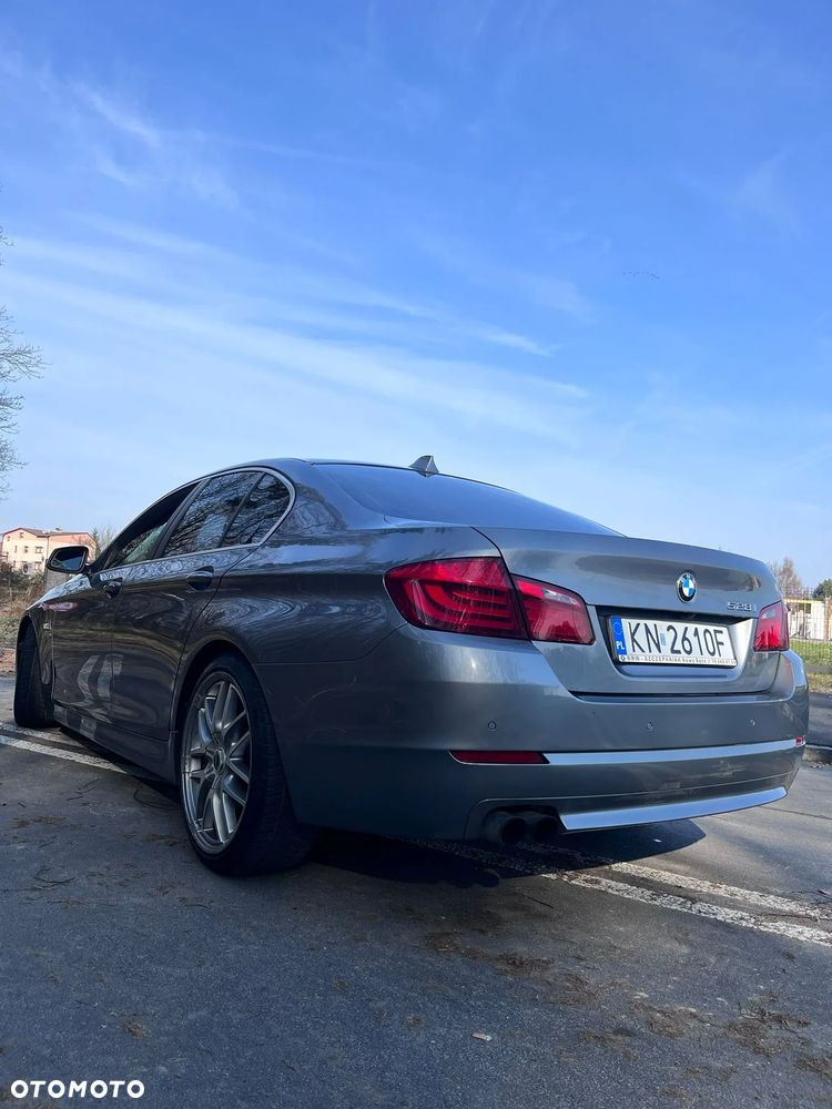 BMW Seria 5 528i xDrive Sport-Aut - 4