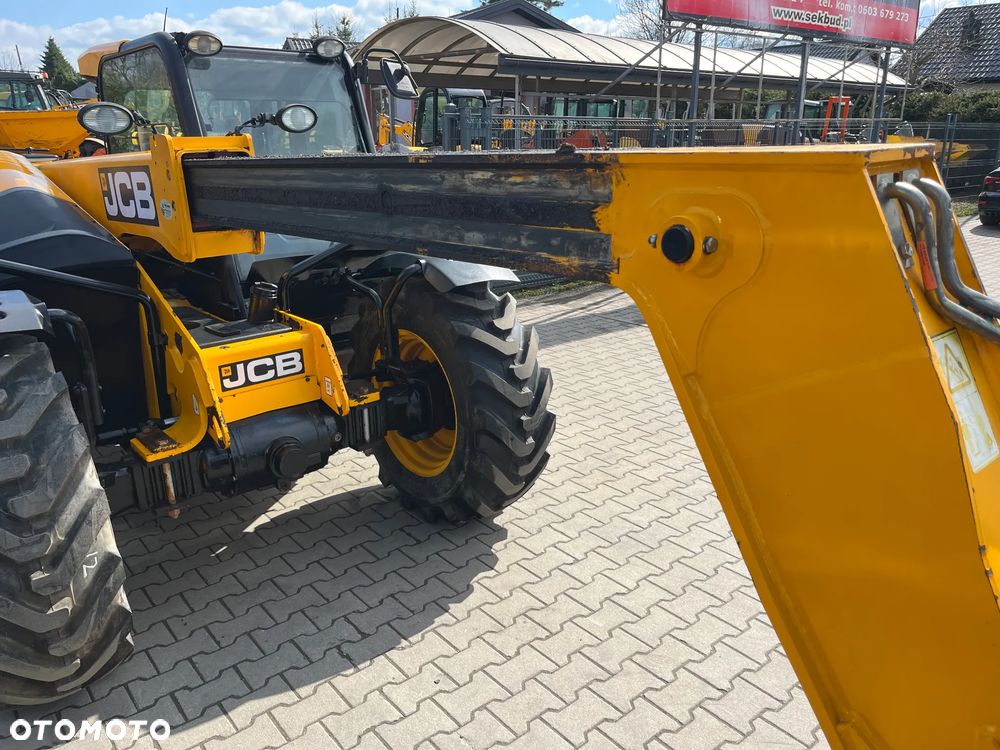 JCB 527-58 Agri - 17