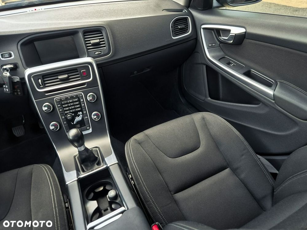Volvo S60 D3 Momentum - 28