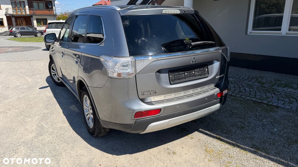 Mitsubishi Outlander 2.2 DI-D 4WD Plus - 4