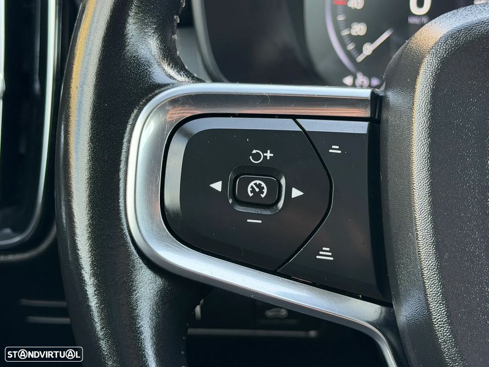Volvo XC 40 T3 Momentum - 12