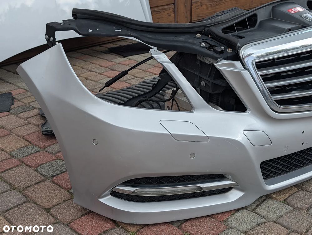 ZDERZAK PAS PRZEDNI MASKA PRZÓD MERCEDES E-KLASA W212 2.2 CDI 775 - 2