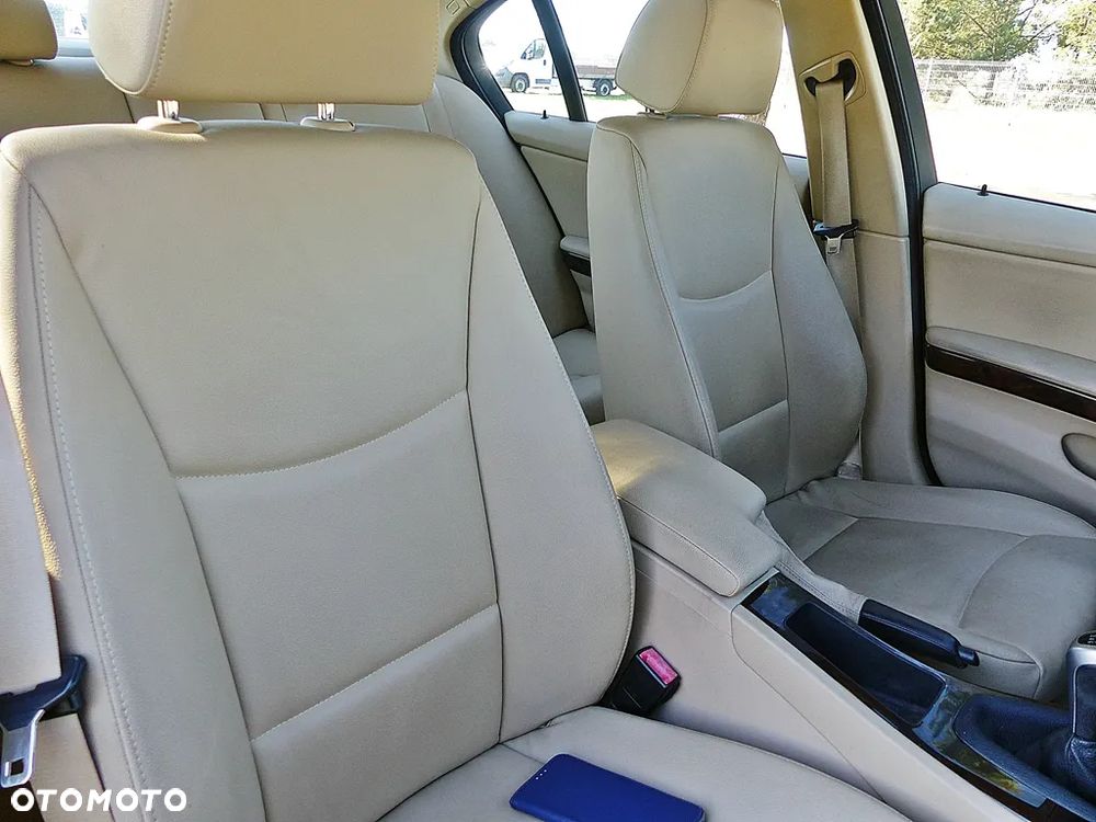 BMW Seria 3 318i Edition Exclusive - 26