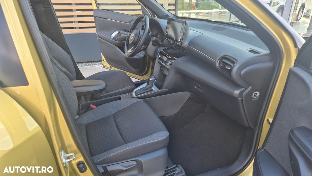 Toyota Yaris Cross 1.5 VVT-i HSD 4x2 Dynamic - 12