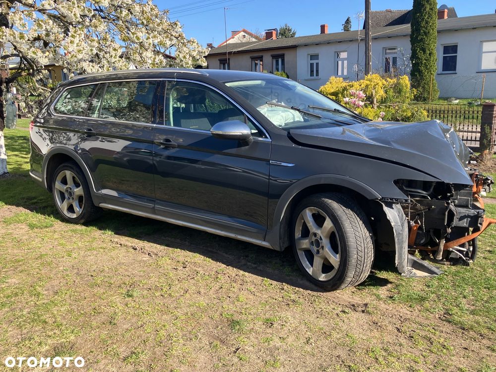 Volkswagen Passat - 1