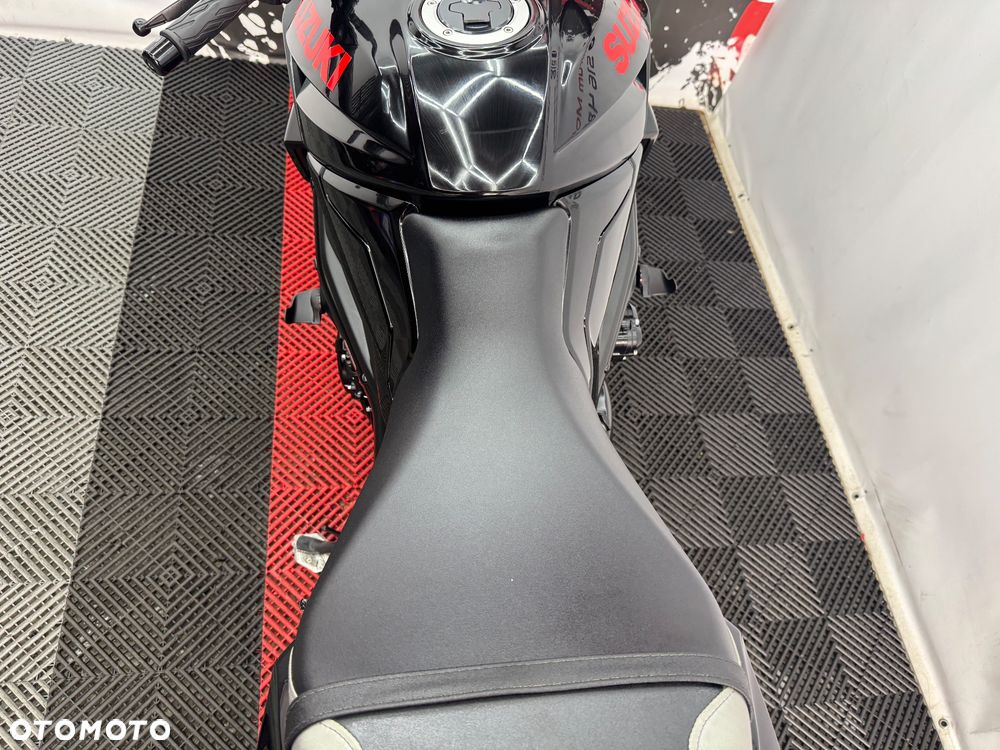 Suzuki GSX - 24
