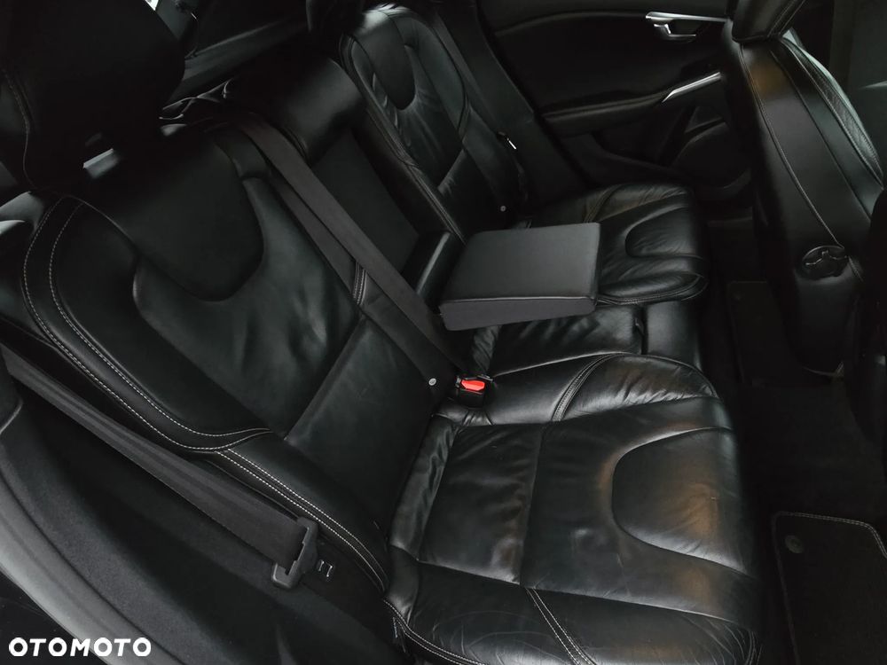 Volvo V40 D2 R Design - 29