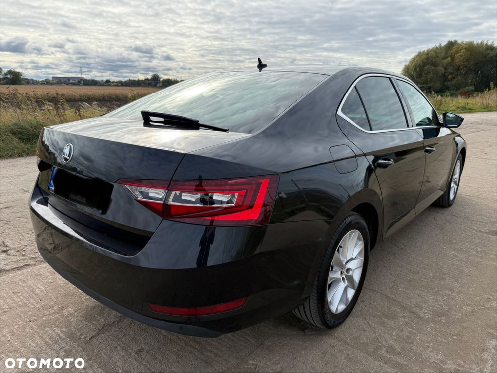 Skoda Superb 2.0 TDI Ambition DSG - 6