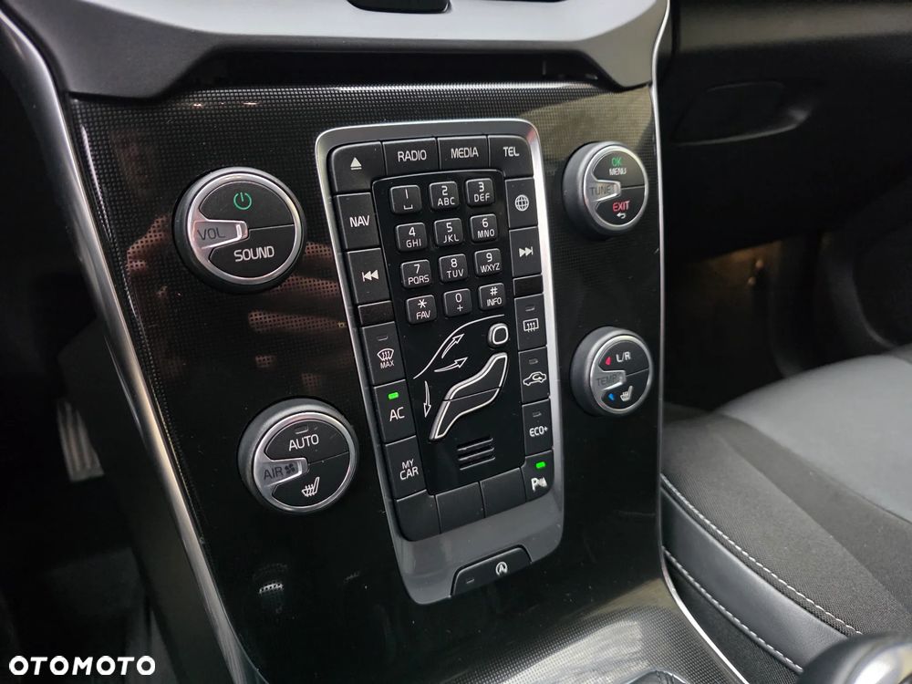 Volvo V40 D4 Geartronic RDesign - 23