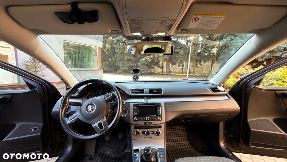 Volkswagen Passat 1.6 TDI Comfortline - 12