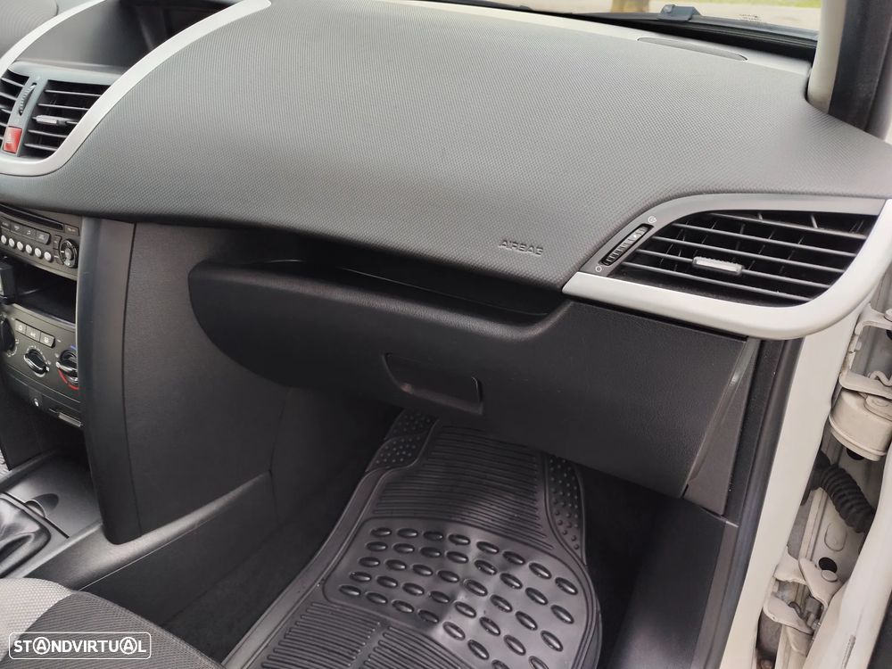 Peugeot 207 1.4 HDi Urban - 14