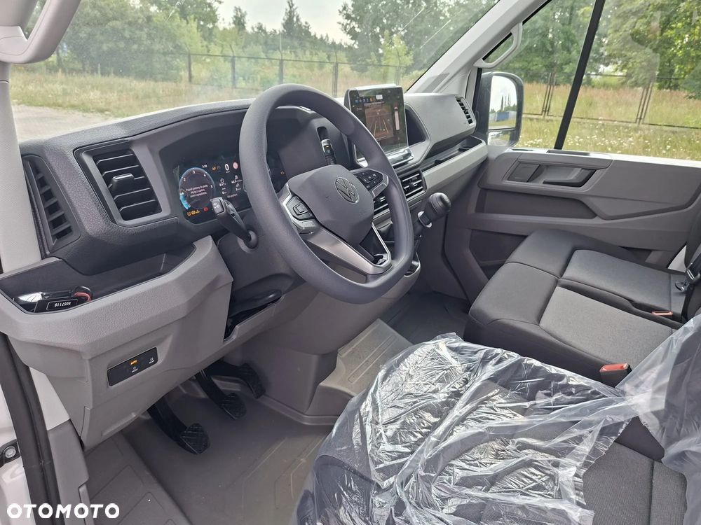 Volkswagen Crafter 35 Furgon z wysokim dachem silnik: 2,0 l EU6 177 KM / skrzynia biegów: manualna 6-biegowa rozstaw osi: 4490 mm - 13