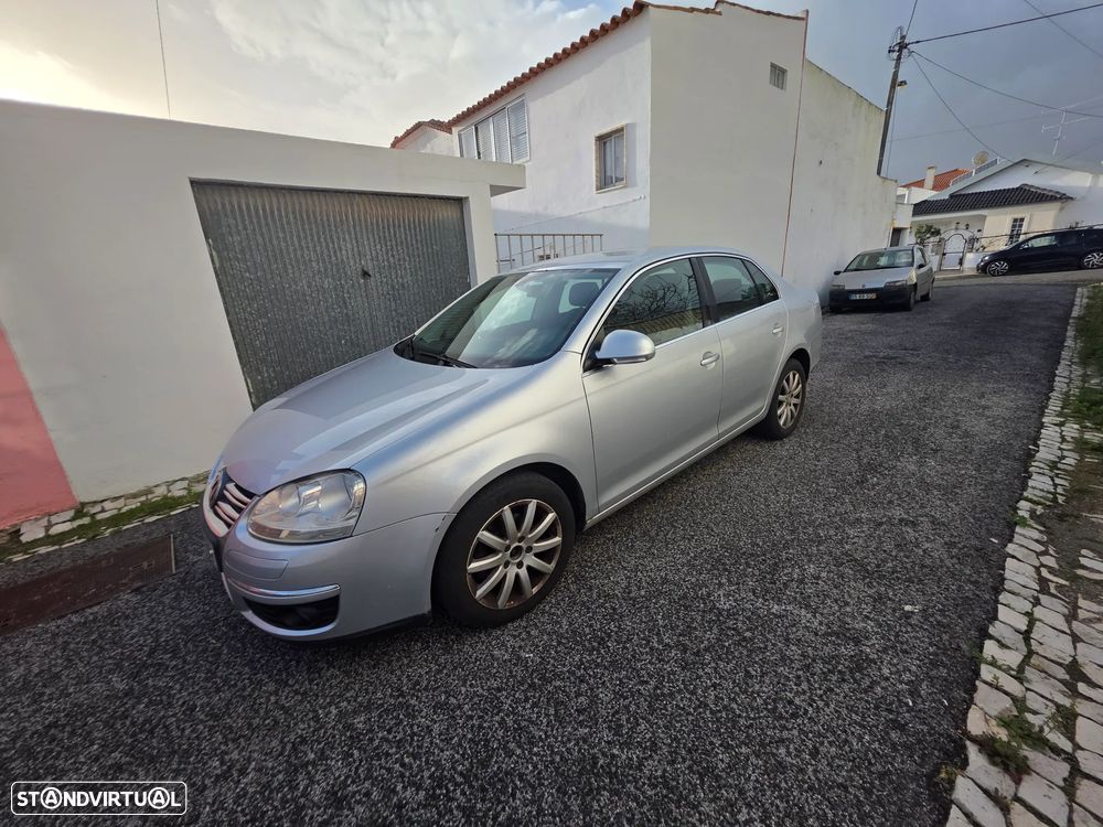 VW Jetta 1.9 TDi Confortline - 4