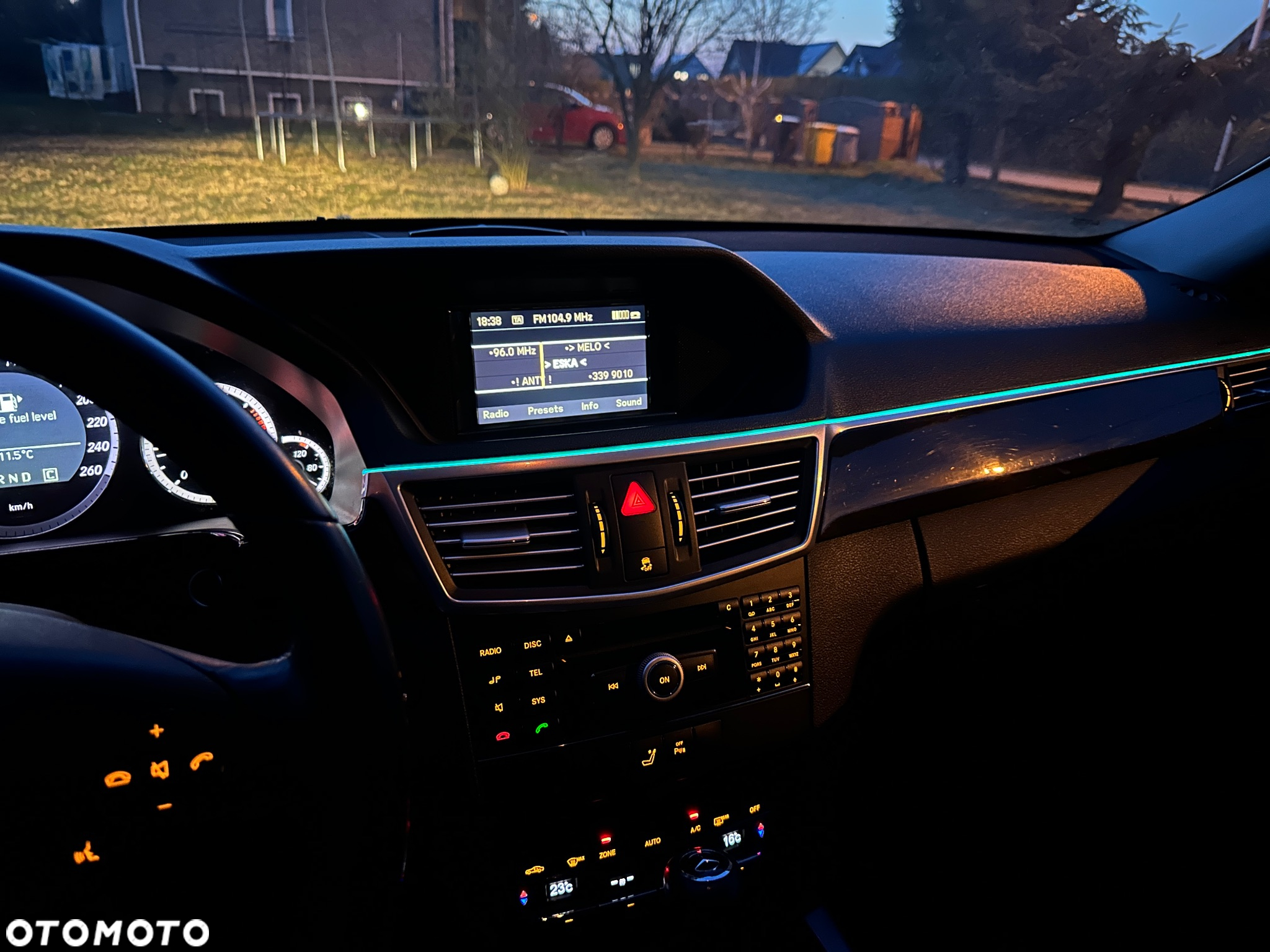 Mercedes-Benz Klasa E 220 T CDI DPF BlueEFFICIENCY Automatik - 12