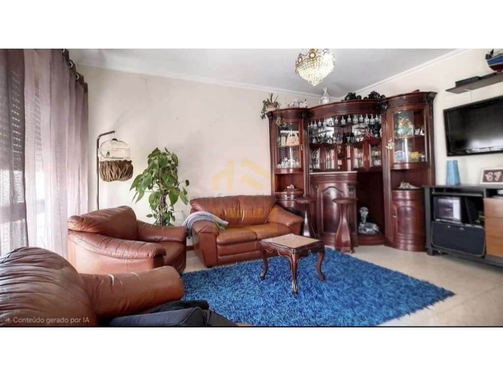 Moradia com 3 frações independentes nas Caxinas apenas 500 metros d... - Grande imagem: 3/30