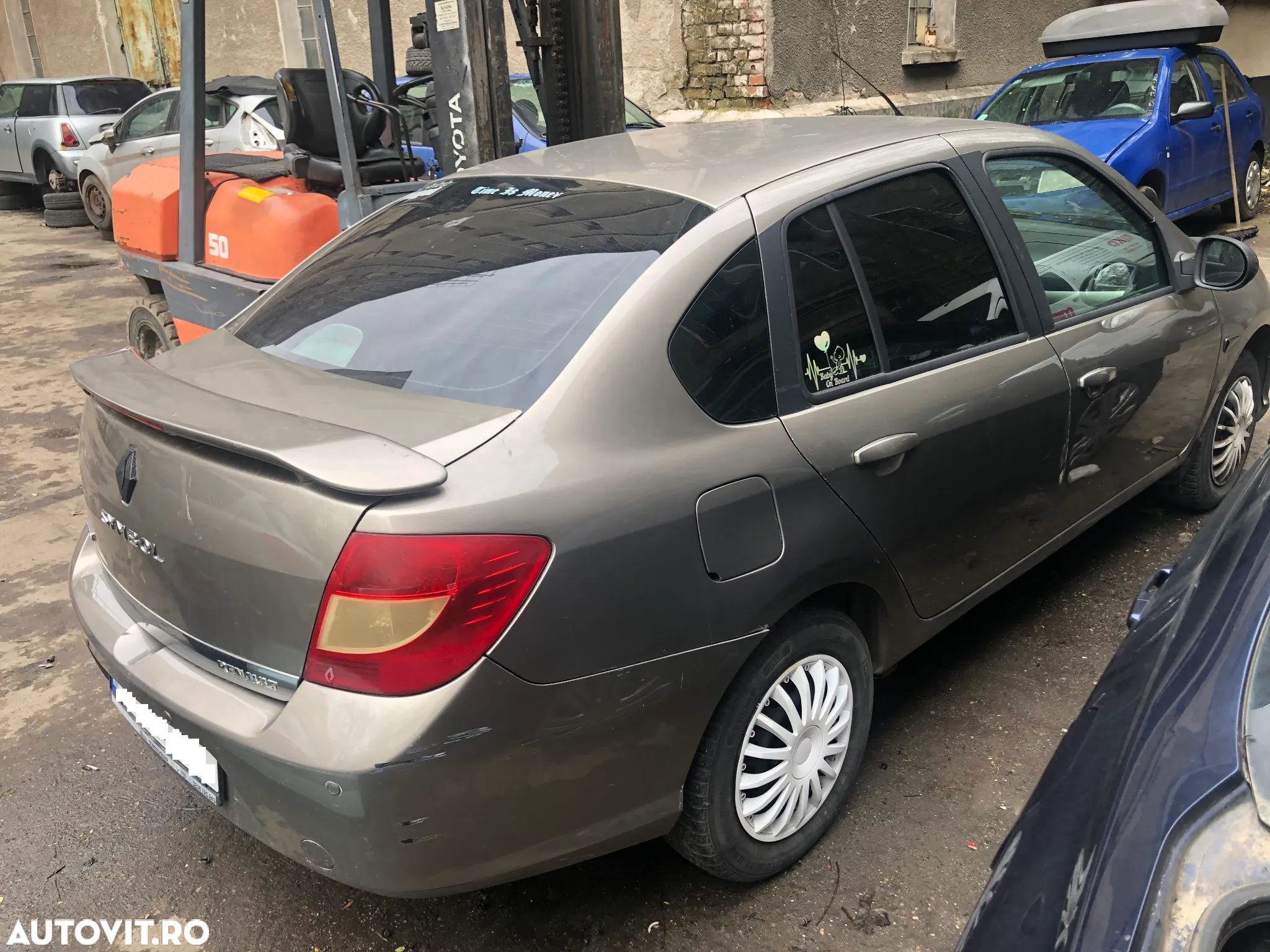 Dezmembrez Renault Clio Thalia 2011 1.2 benzina - 1