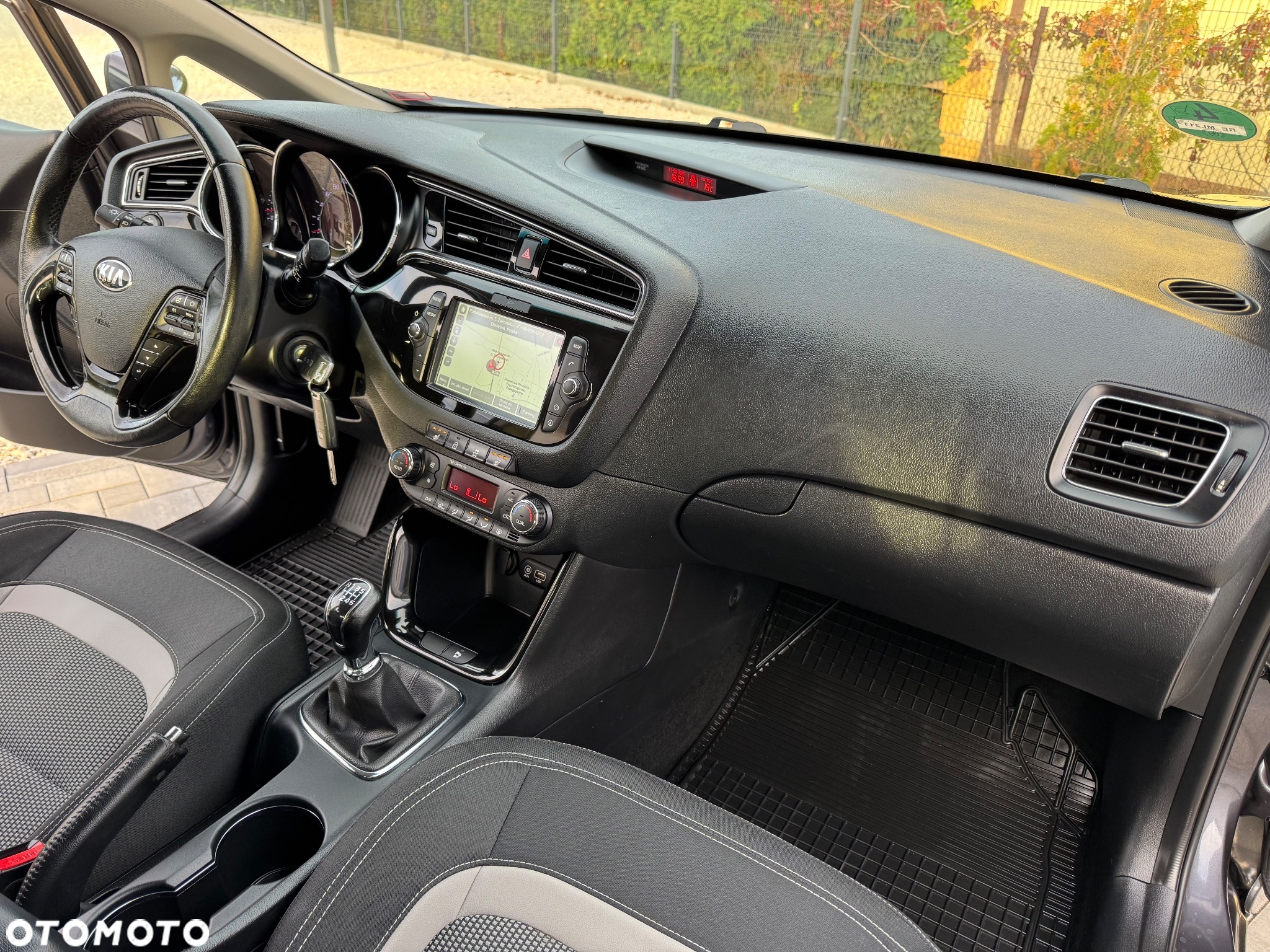 Kia Ceed 1.4 CVVT ISG Dream Team Edition - 32