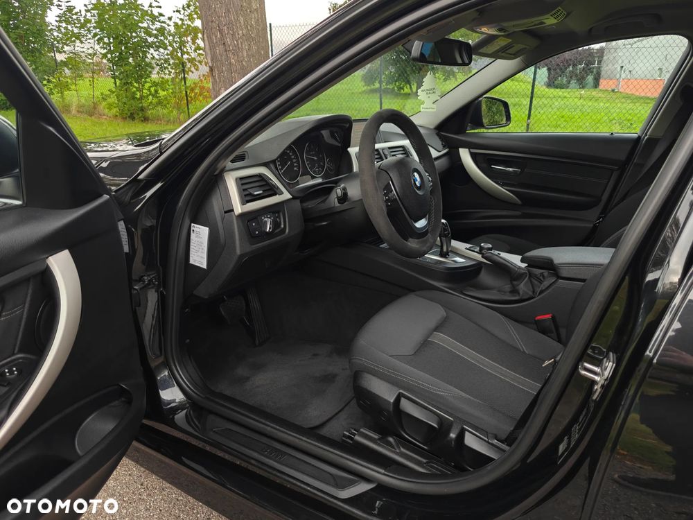 BMW Seria 3 318d Edition M Sport Shadow - 12