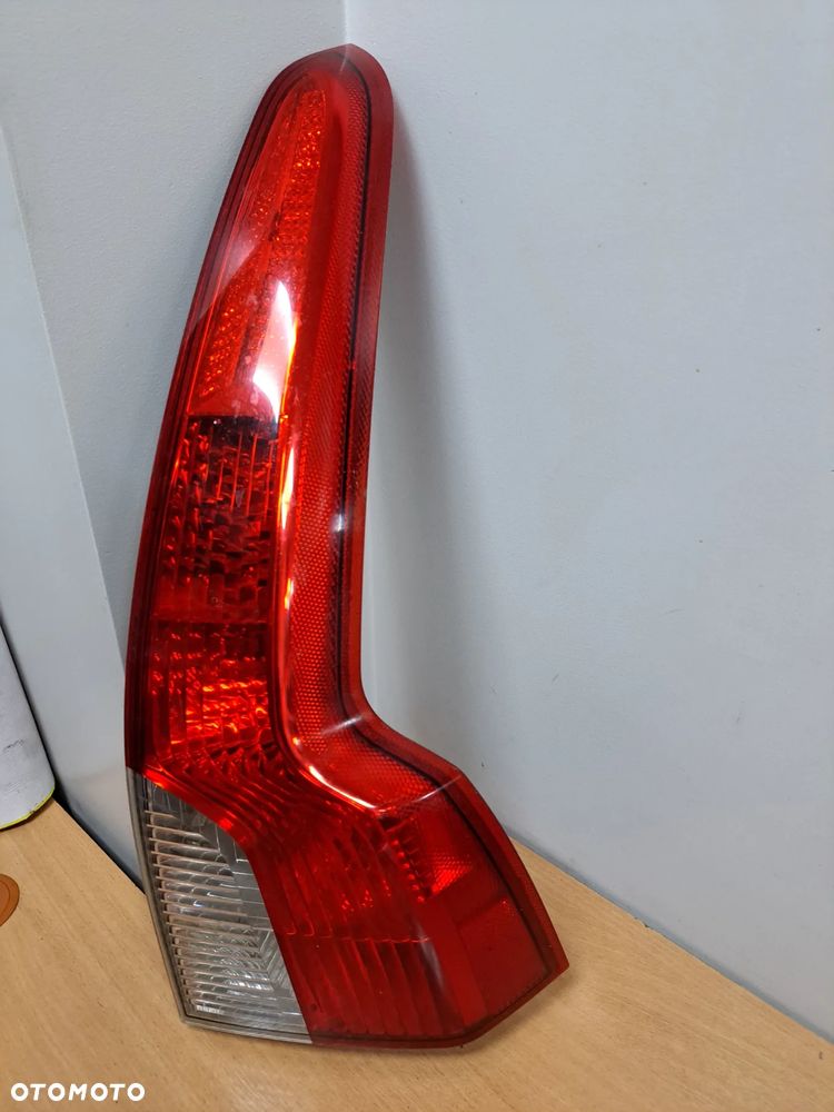 LAMPA PRAWYTYŁ VOLVO V50 EUROPA LIFT 07-12R - 3