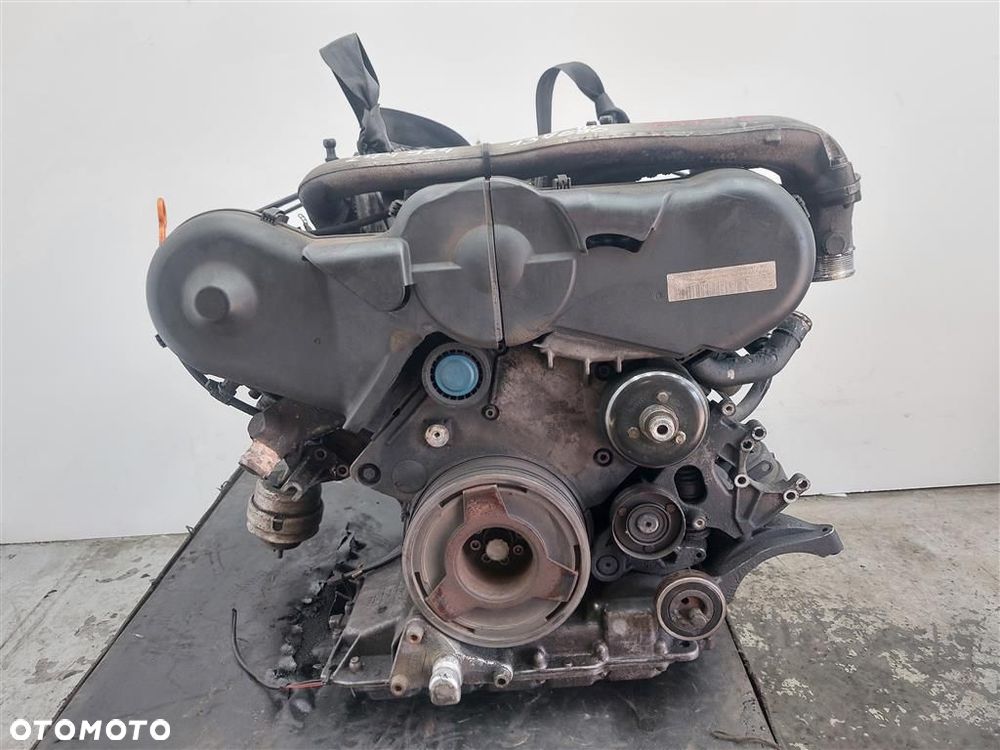 Silnik słupek diesel WTRYSKI  Audi A4 B6 8E 2.5TDI 179KM KOD:AKE 2000-2004 - 2