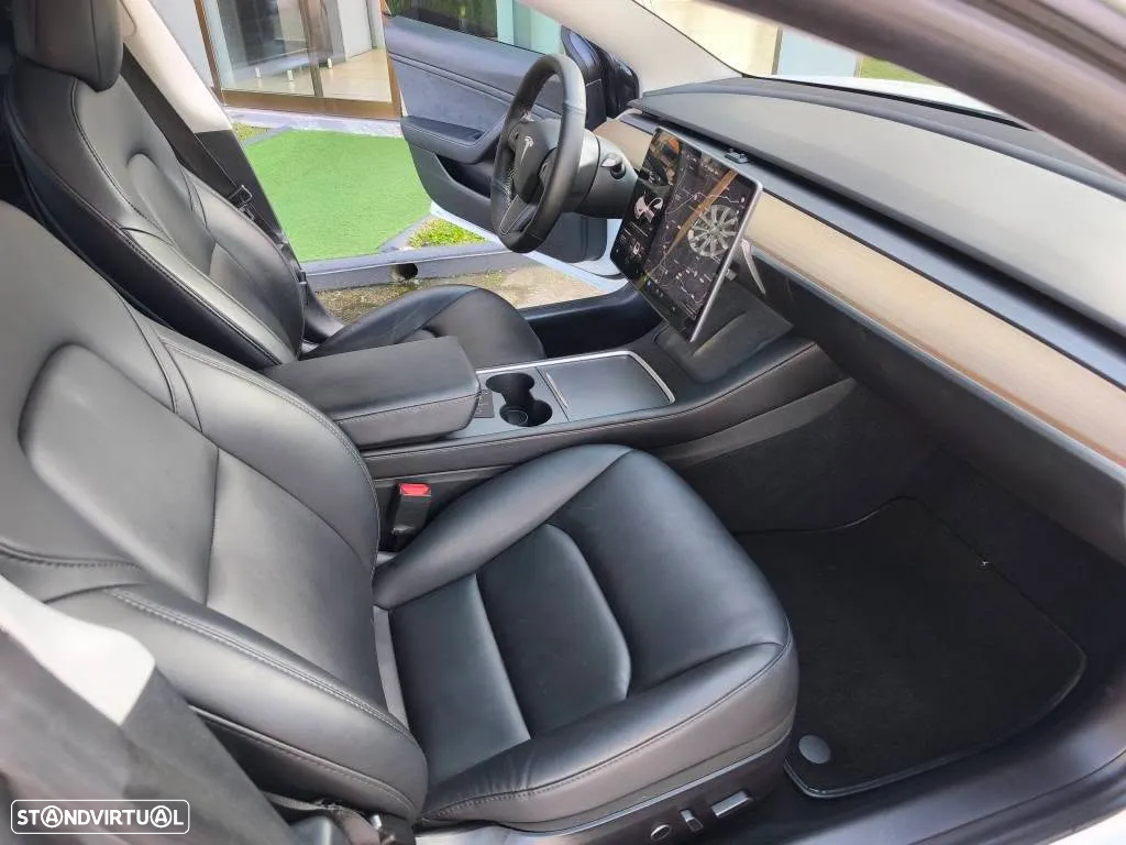 Tesla Model 3 - 10
