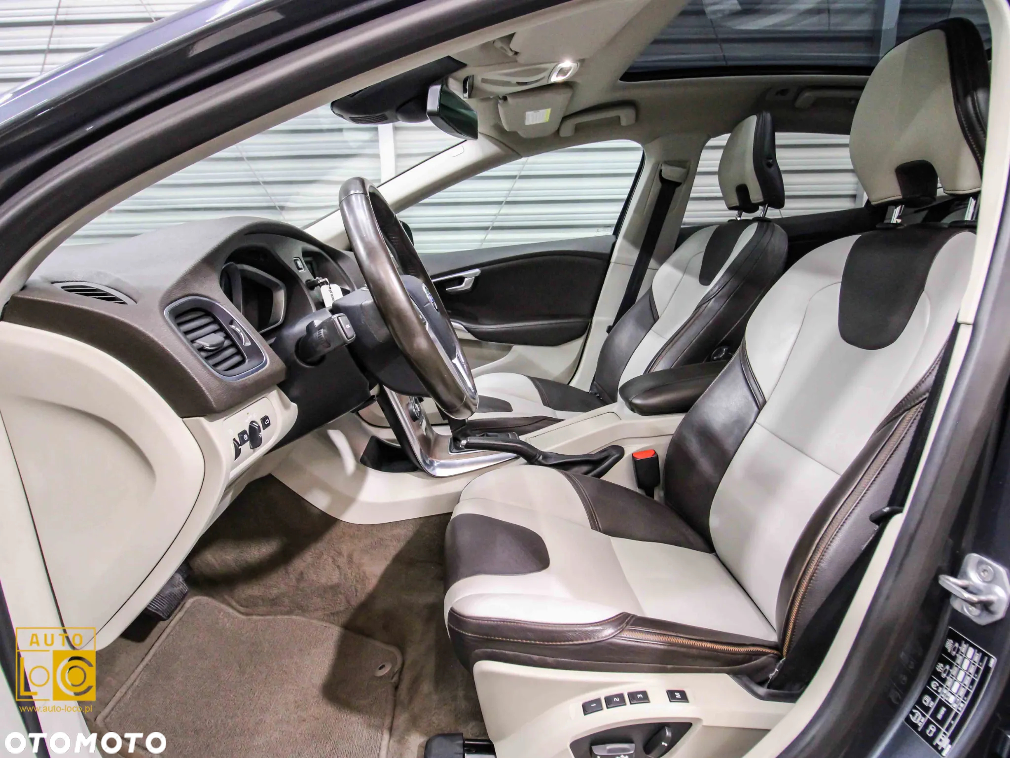 Volvo V40 Cross Country T4 AWD Summum - 12