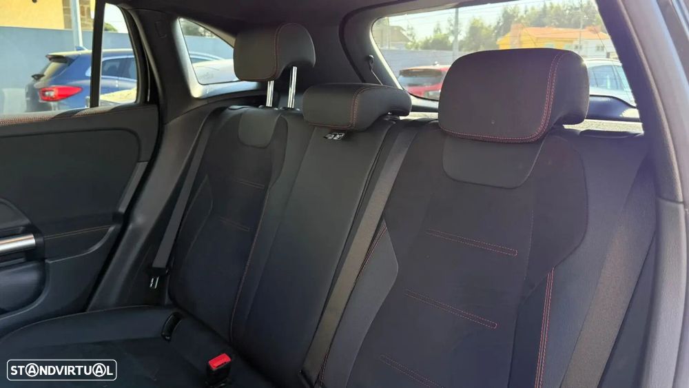 Mercedes-Benz GLA 200 d AMG Line - 14