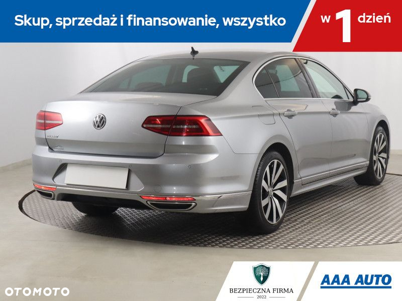 Volkswagen Passat - 6