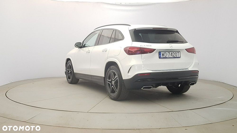Mercedes-Benz GLA - 5