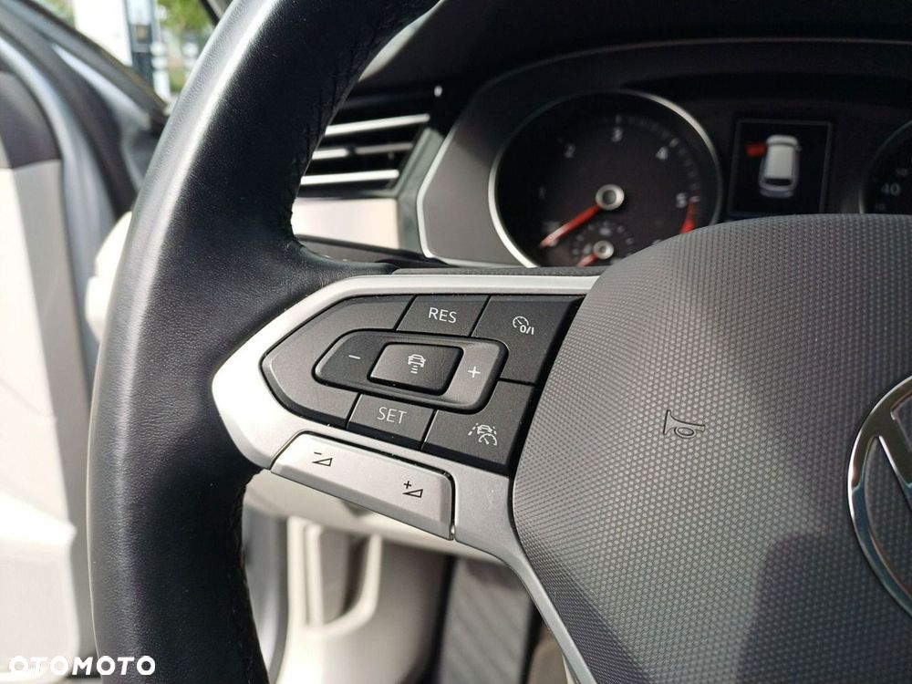 Volkswagen Passat - 24