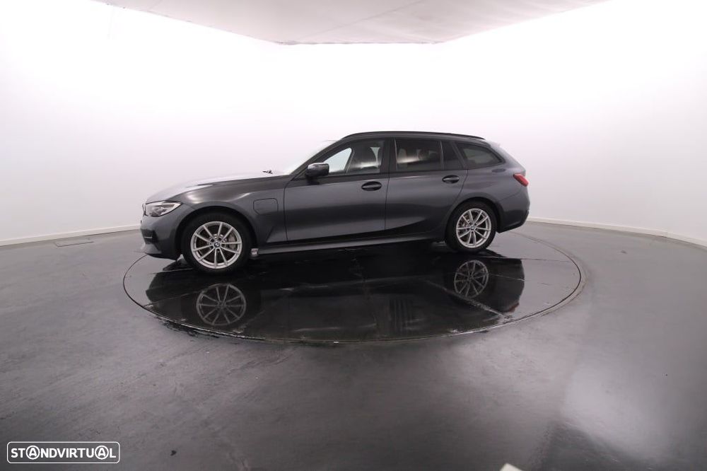 BMW 330 e Touring Auto - 2