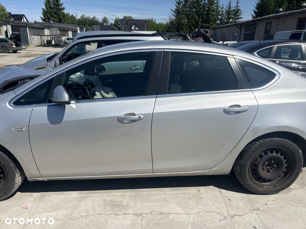 Drzwi lewe przód tył Astra J sedan Z176