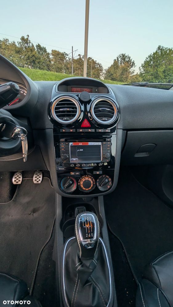 Opel Corsa 1.6 Turbo OPC Nürburgring Edition - 10