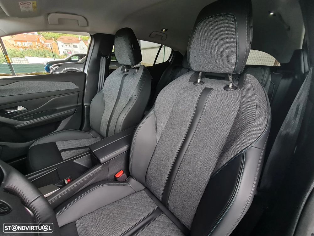 Peugeot 408 1.2 PureTech Allure EAT8 - 19