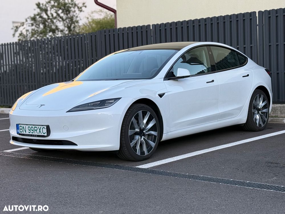 Tesla Model 3 - 8