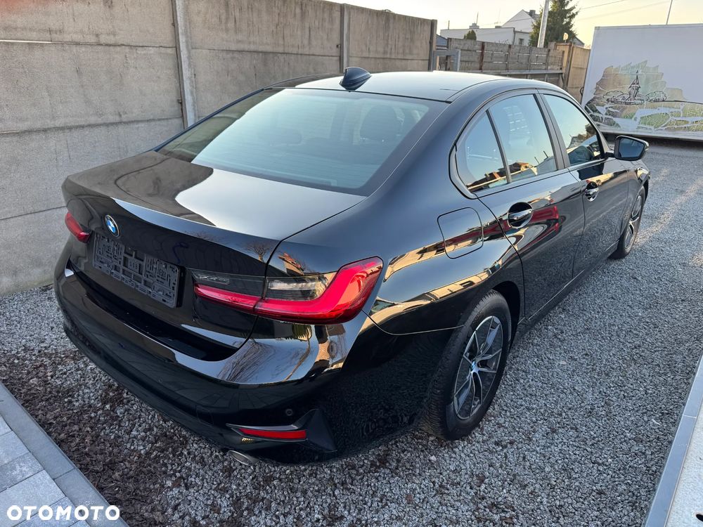 BMW Seria 3 318d mHEV - 3