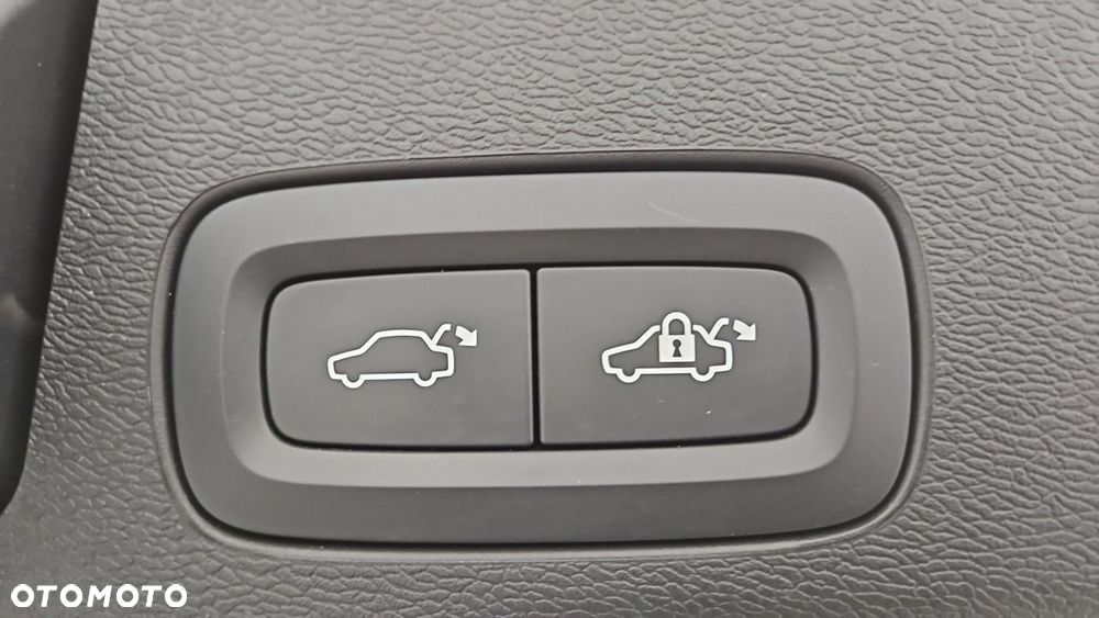 Volvo XC 60 B4 D AWD Plus Dark - 23
