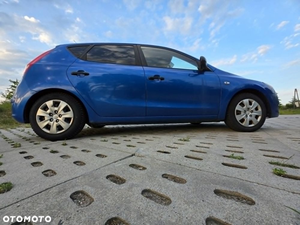 Hyundai i30 1.4 Base + - 11