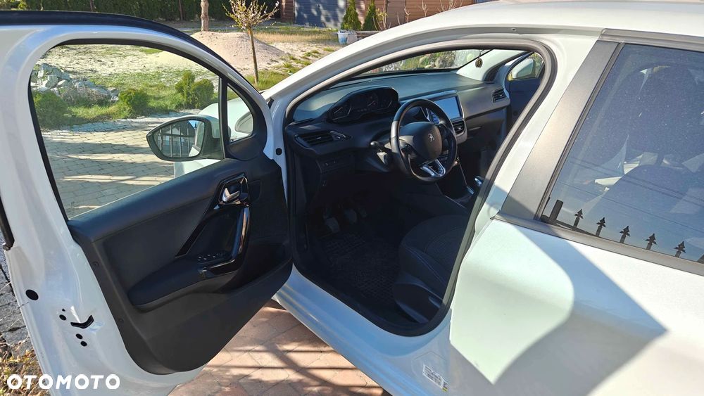 Peugeot 208 1.2 PureTech GPF Signature S&S - 4