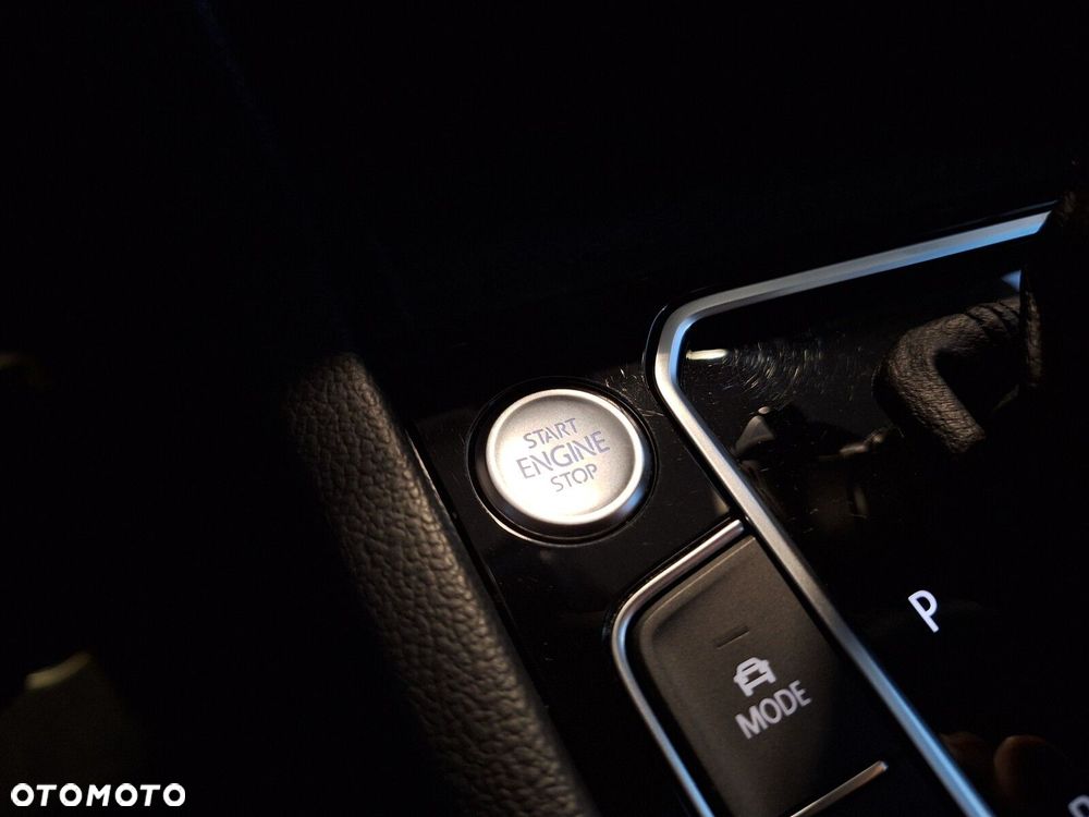 Volkswagen Passat 2.0 TSI Elegance DSG - 32