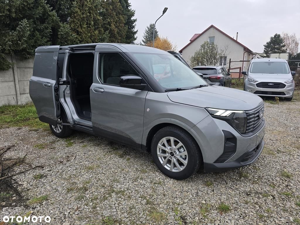 Ford Transit Courier - 21
