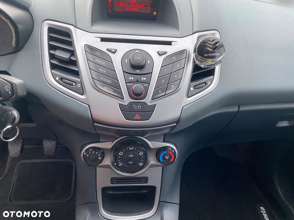 Ford Fiesta 1.25 Champions Edition - 24