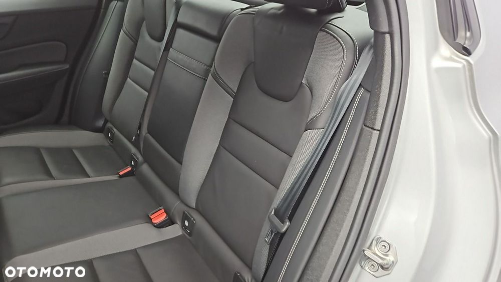 Volvo S60 B4 B R-Design - 23
