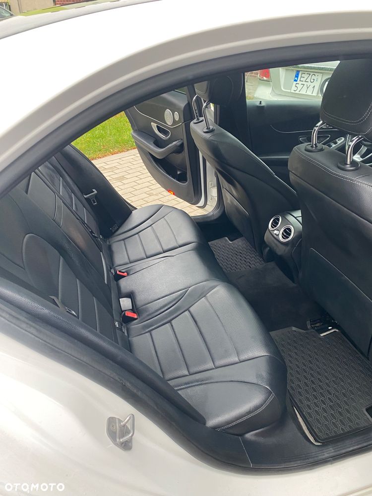 Mercedes-Benz Klasa C 300 9G-TRONIC AMG Line - 3