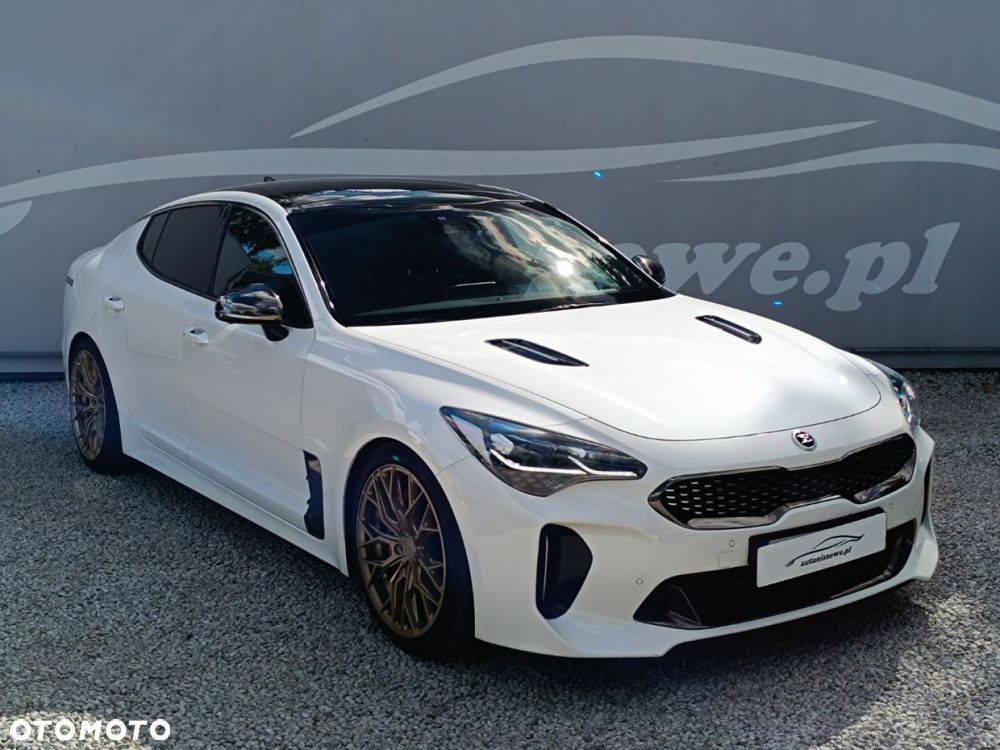 Kia Stinger - 12