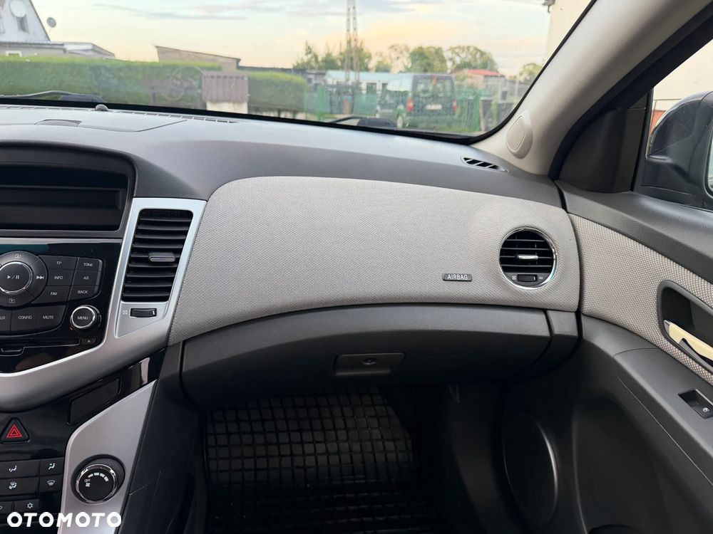 Chevrolet Cruze 1.6 LS - 15