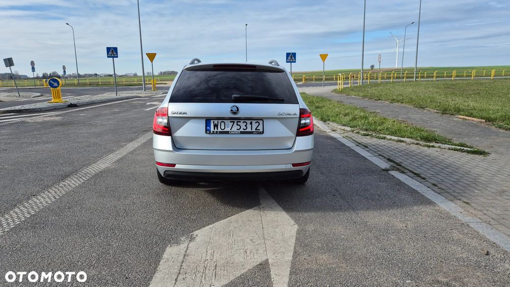 Skoda Octavia 2.0 TDI Ambition DSG - 6